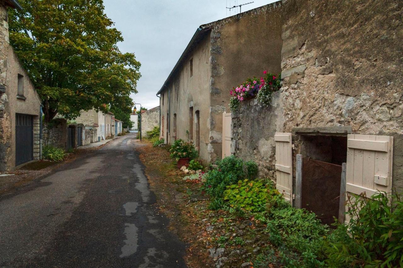 La Maison Du Prince De Conde Charroux-d'Allier Экстерьер фото