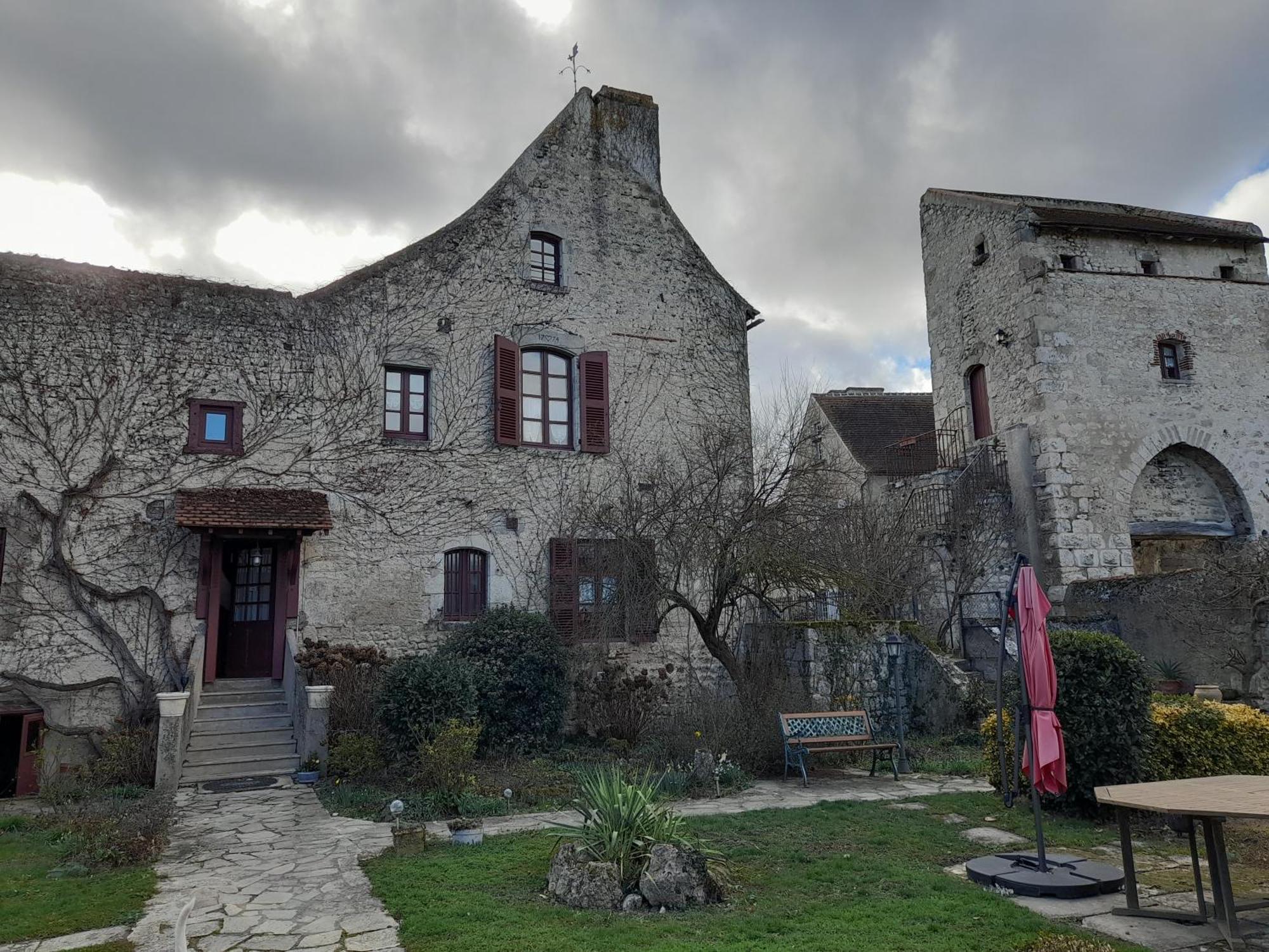 La Maison Du Prince De Conde Charroux-d'Allier Экстерьер фото