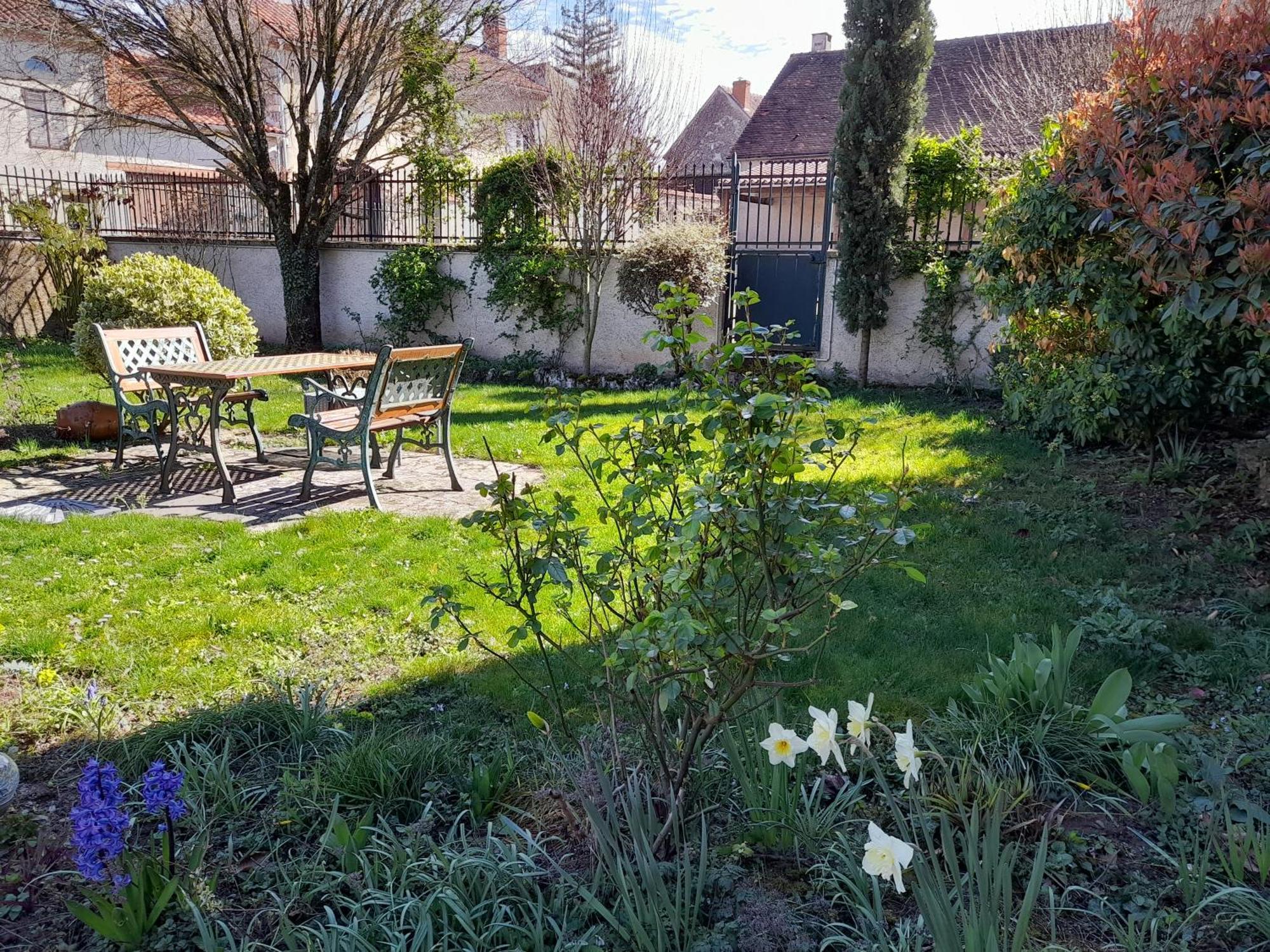 La Maison Du Prince De Conde Charroux-d'Allier Экстерьер фото