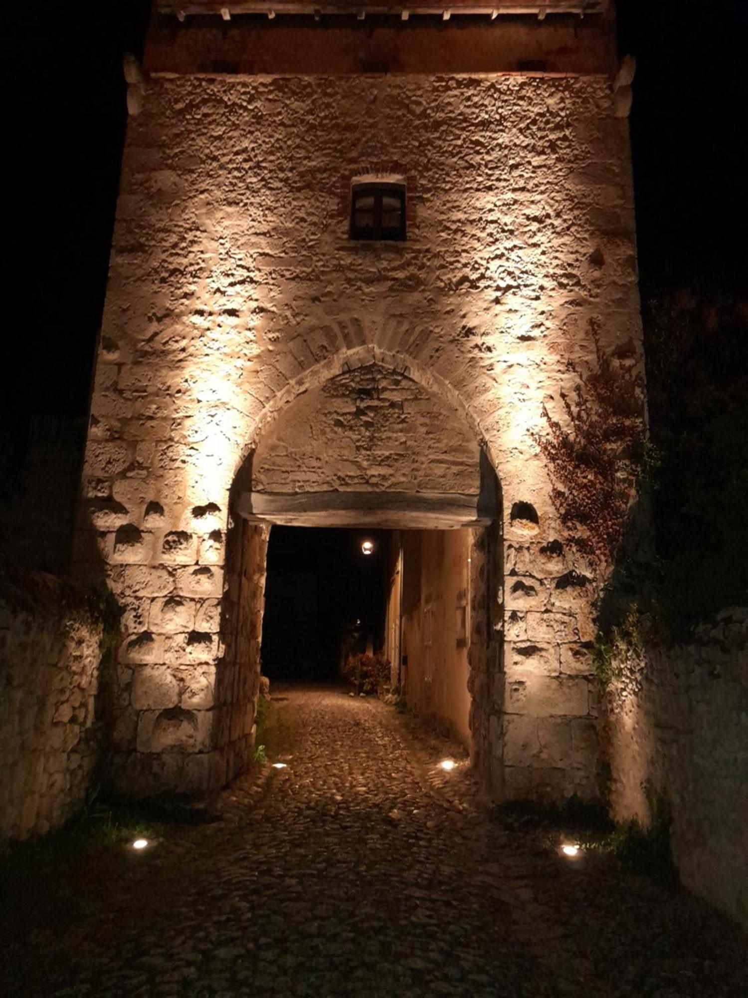 La Maison Du Prince De Conde Charroux-d'Allier Экстерьер фото
