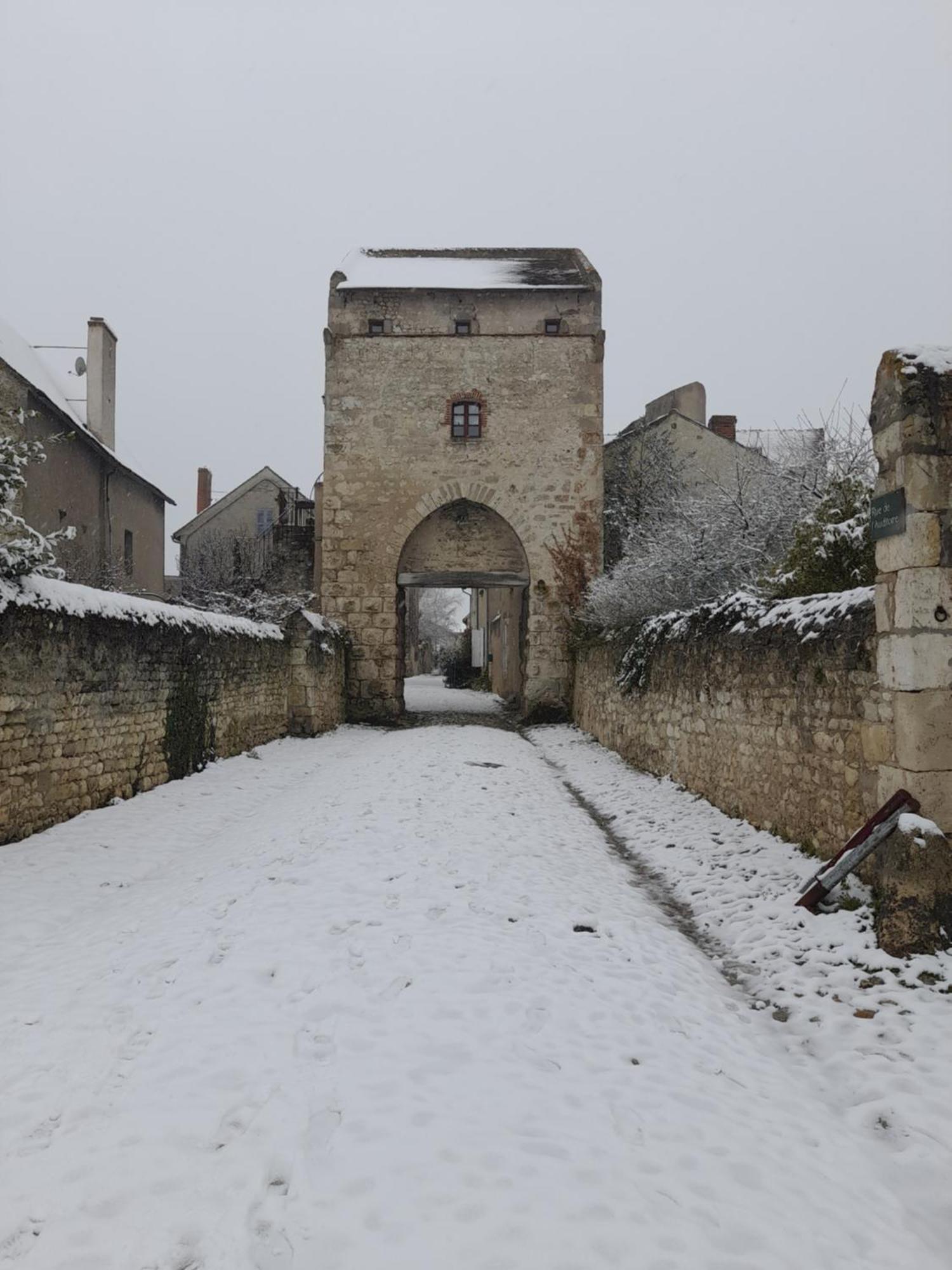 La Maison Du Prince De Conde Charroux-d'Allier Экстерьер фото